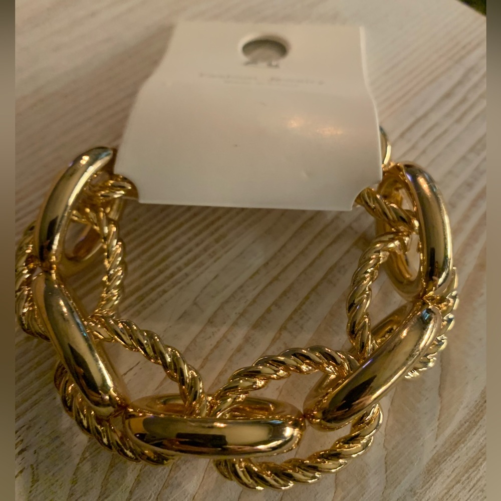 Fashion Gold Tone Large Link Braceket